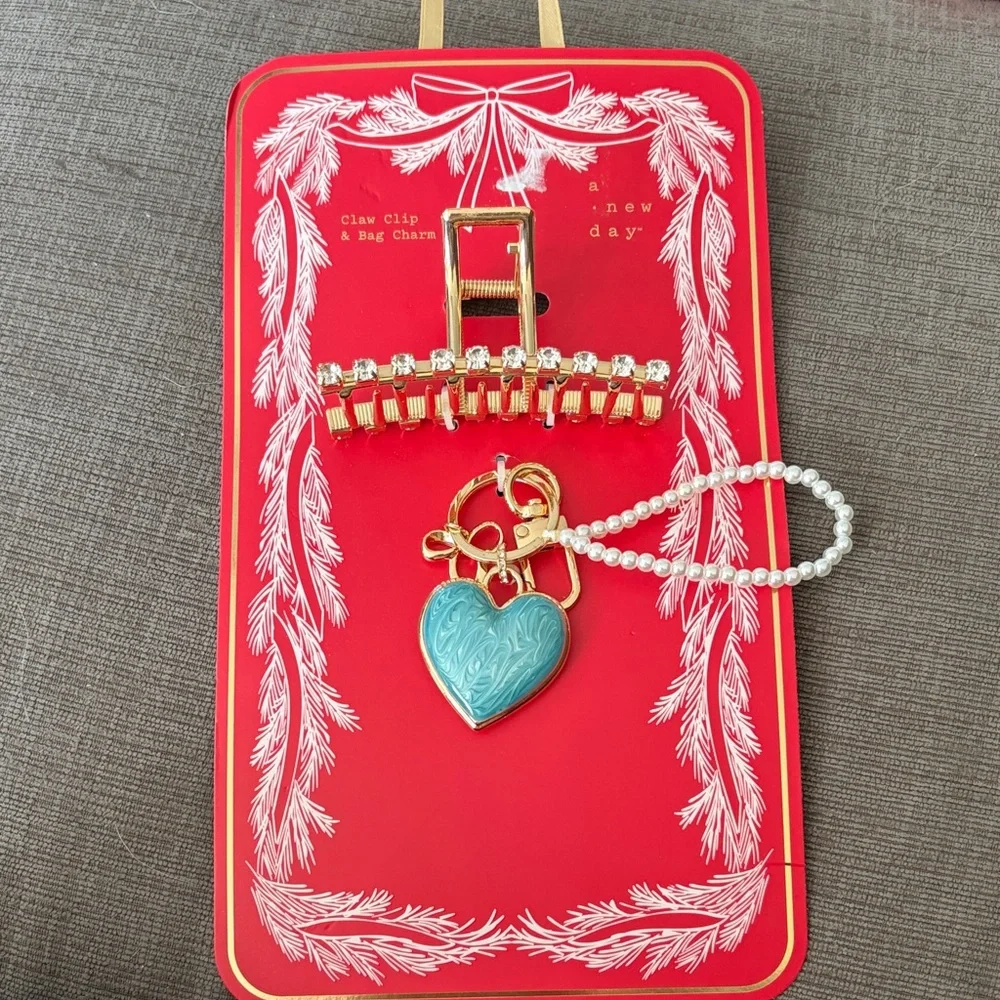 A New Day Gold Claw Clip with Turquoise Heart Charm - Picture 1 of 3